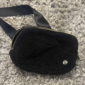 lululemon athletica Black Sherpa Belt Bag